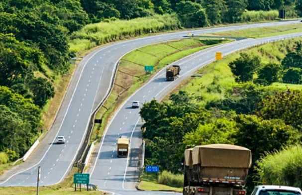 Entroncamento rodoviário apresentado no material sobre Anápolis