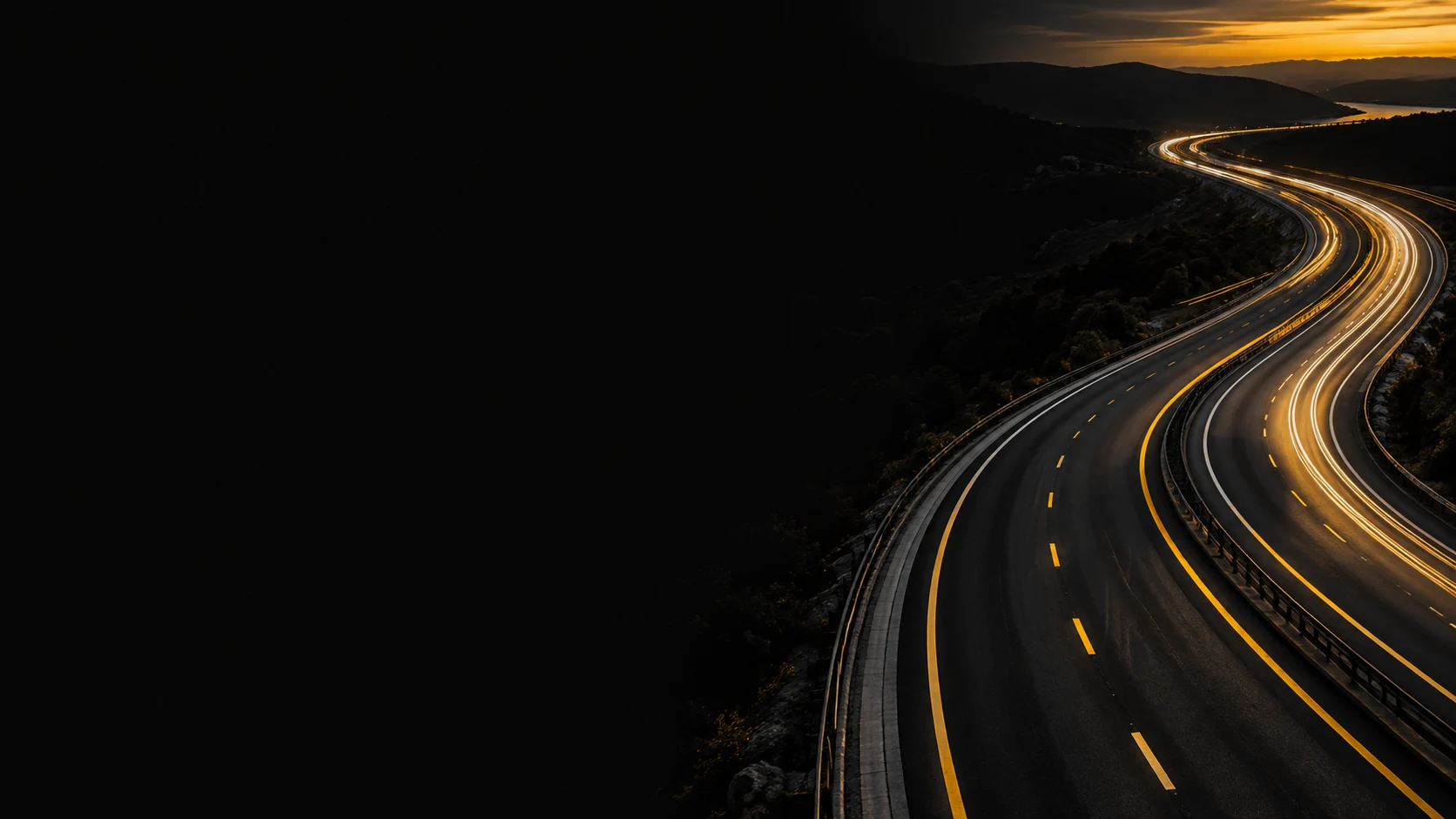Rodovia em curvas com iluminação dourada, identidade visual da quarta edição